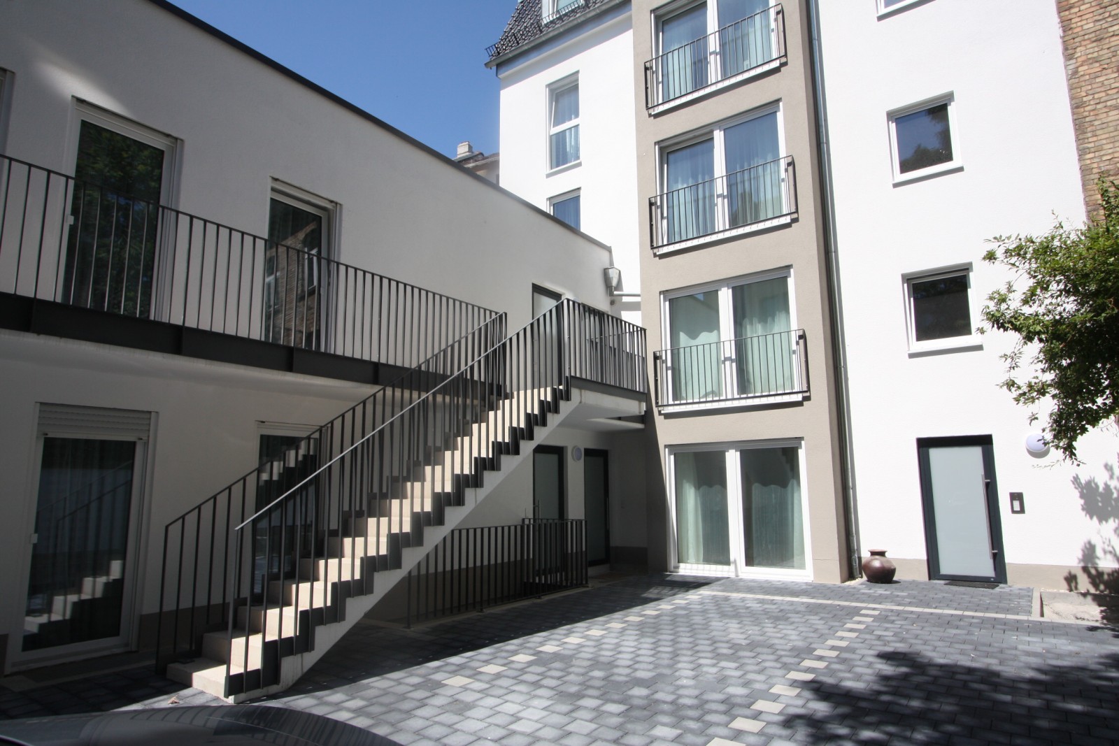 ZH-2L#*** P R I M E Studio Apartment mit Terasse in Frankfurt Nordend ***