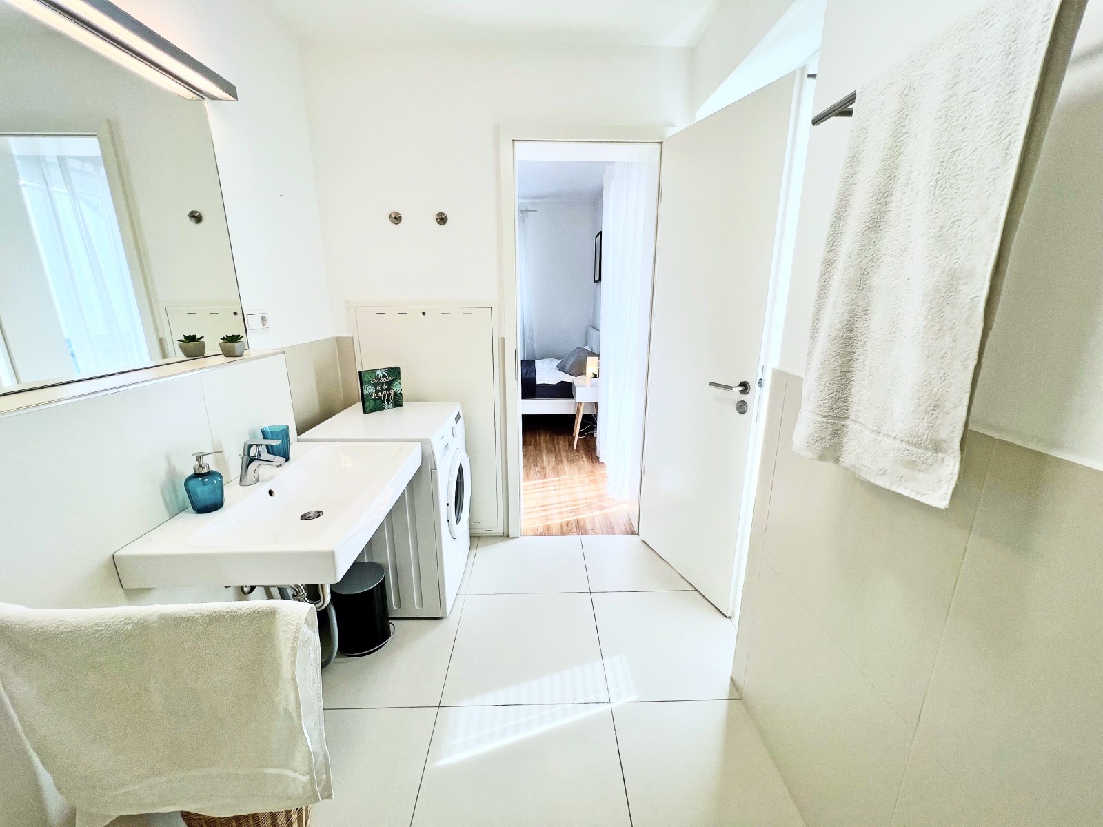 ZH-2L#*** P R I M E Studio Apartment mit Terasse in Frankfurt Nordend ***