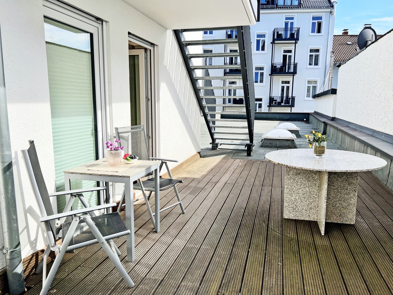 ZH-2L#*** P R I M E Studio Apartment mit Terasse in Frankfurt Nordend ***